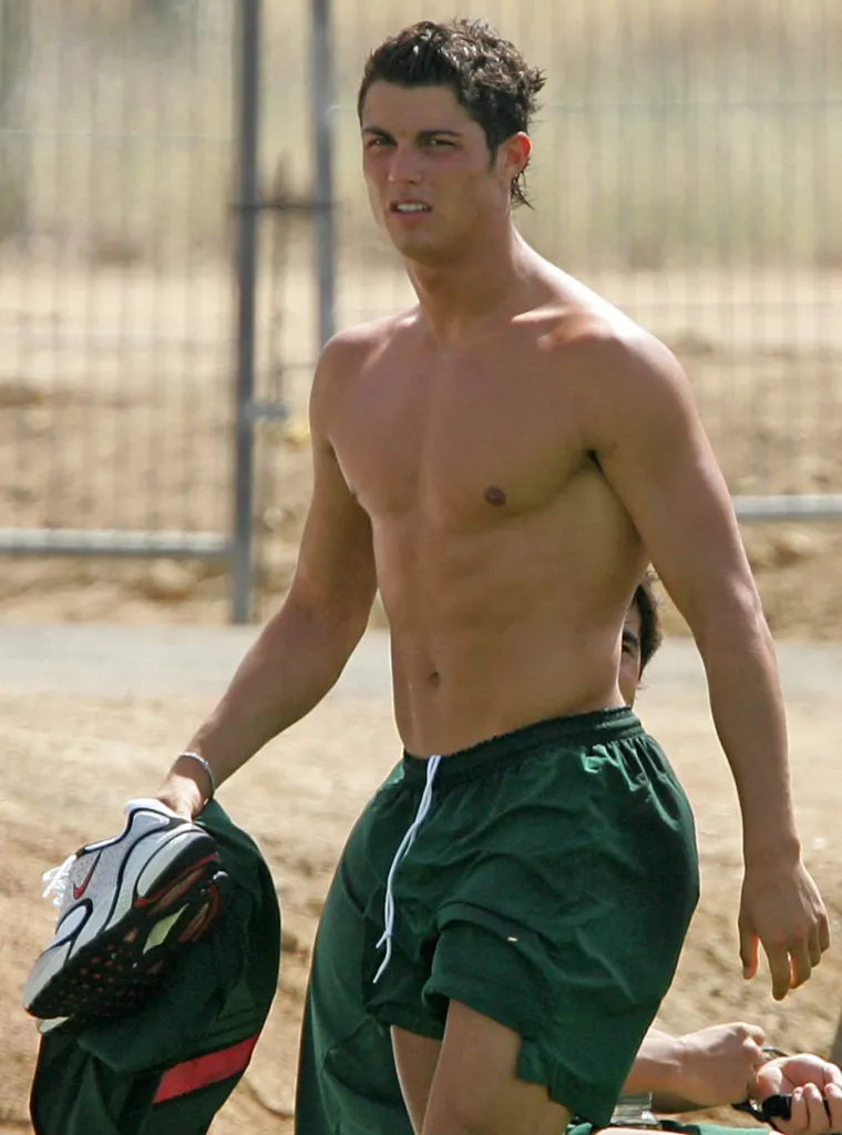 Ovo je Ronaldo danas u Kataru. A sjećate li se kako je izgledao na svom prvom Svjetskom prvenstvu?