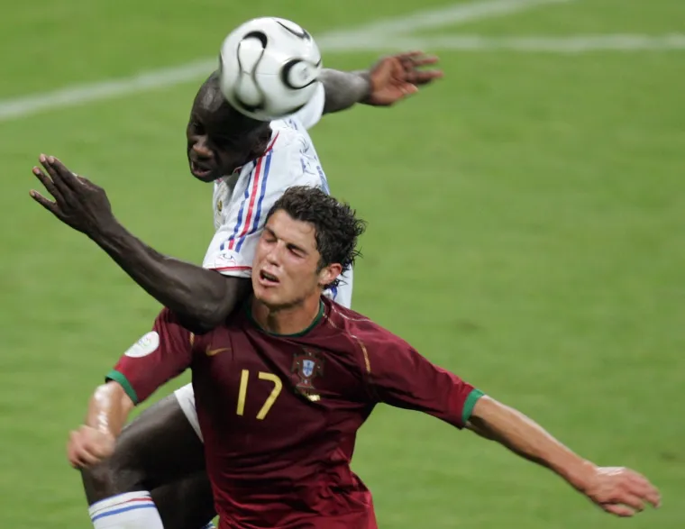 Među najče&scaron;će spominjanim intervencijama nalazi se korekcija nosa, čeljusti te oblikovanje jagodica, ali ovo nogometa&scaron; nikada nije potvrdio. 