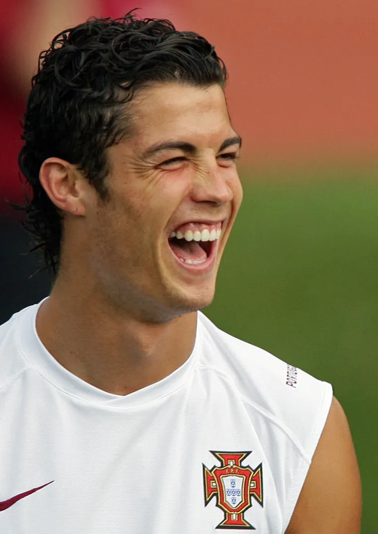 Dok su mnogi obožavatelji nagađali o mogućim intervencijama, veliku pažnju izazvale su promjene na njegovom licu &ndash; od izraženijih jagodica do čeljusti koja je postala o&scaron;trija. Također, uočljive su promjene i na njegovoj kosi koja je, prema nekim izvje&scaron;tajima, postala gu&scaron;ća nakon &scaron;to su se pojavile glasine o mogućoj transplantaciji kose.