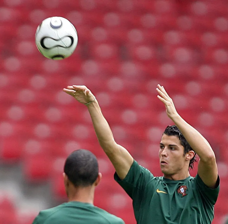 Ovo je Ronaldo danas u Kataru. A sjećate li se kako je izgledao na svom prvom Svjetskom prvenstvu?