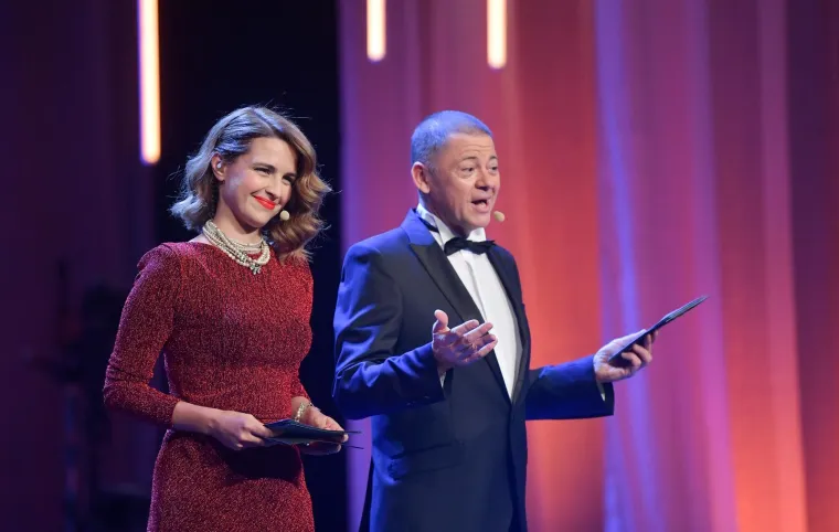 Sinoć nitko nije mogao skinuti pogled s Doris Pinčić, a veliku pozornost je privukao i njezin vjenčani prsten