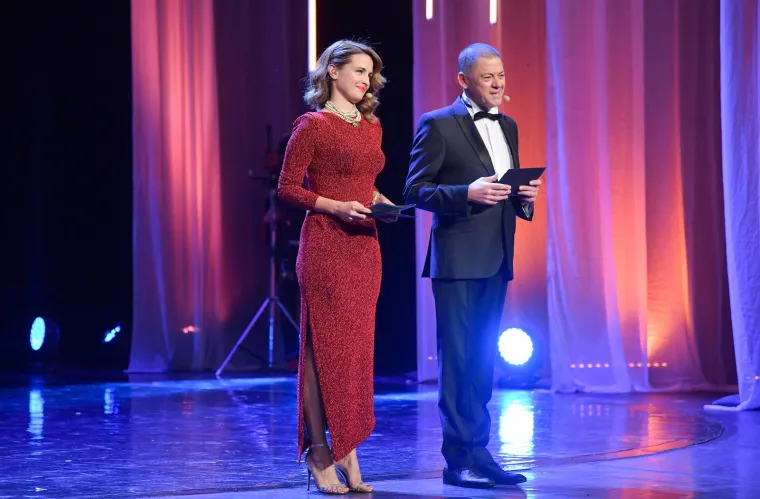 Sinoć nitko nije mogao skinuti pogled s Doris Pinčić, a veliku pozornost je privukao i njezin vjenčani prsten
