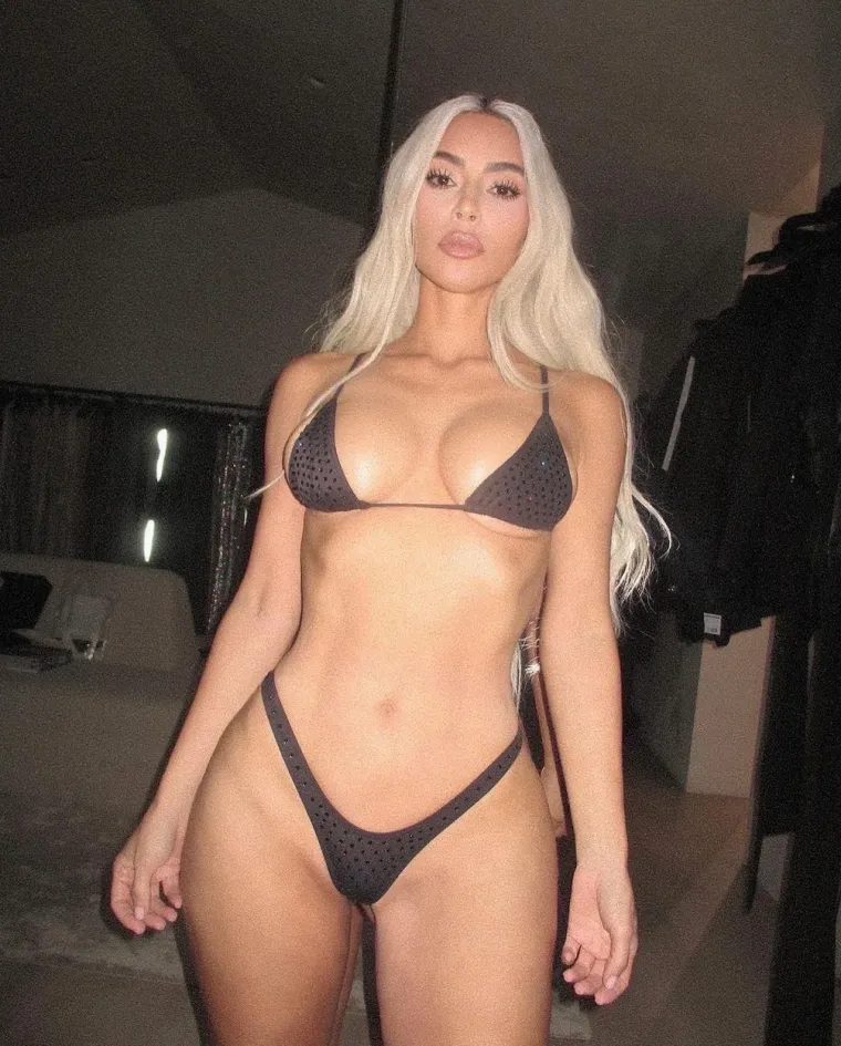 Nitko se nije transformirao onako kako to čini Kim Kardashian: Ovo su najseksi fotke iz svake njezine faze