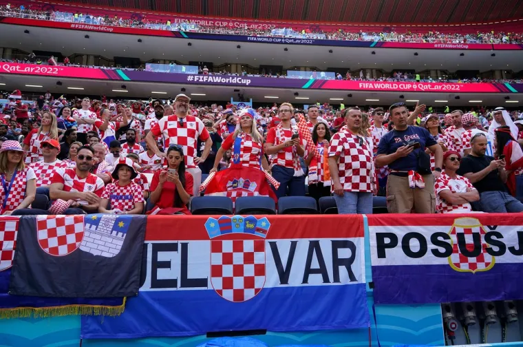 Sve boje svijeta na jednom mjestu: Pogledajte najbolja navijačka izdanja prvog kola SP-a