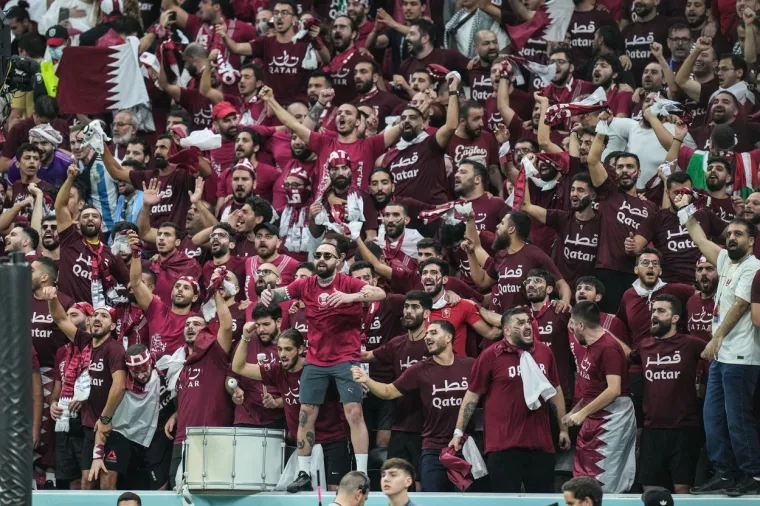 Sve boje svijeta na jednom mjestu: Pogledajte najbolja navijačka izdanja prvog kola SP-a