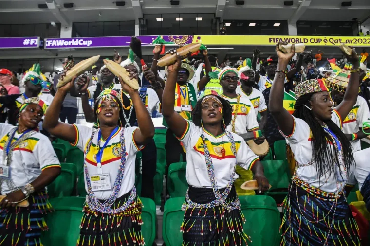 Sve boje svijeta na jednom mjestu: Pogledajte najbolja navijačka izdanja prvog kola SP-a