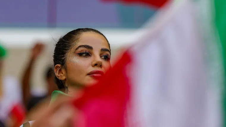 Iranci pjevali himnu prije utakmice na Svjetskom prvenstvu, navijači fućkali i plakali