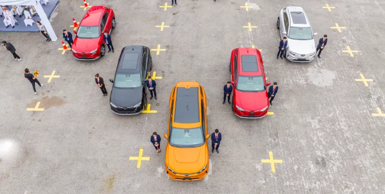 Novi igrači na globalnom tržištu: Pogledajte spektakularni trenutak kada su vijetnamski električni automobili krenuli put SAD-a