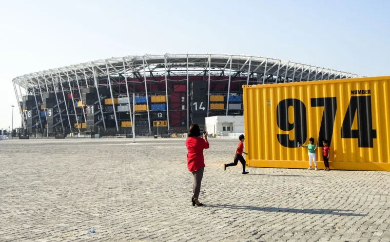 Mjesto gradnje ovog stadiona također nije slučajno. Naime, smješten je u obalnom dijelu Dohe. Otvoren je krajem 2021. godine, a zauzima 450 tisuća metara kvadratnih. 
