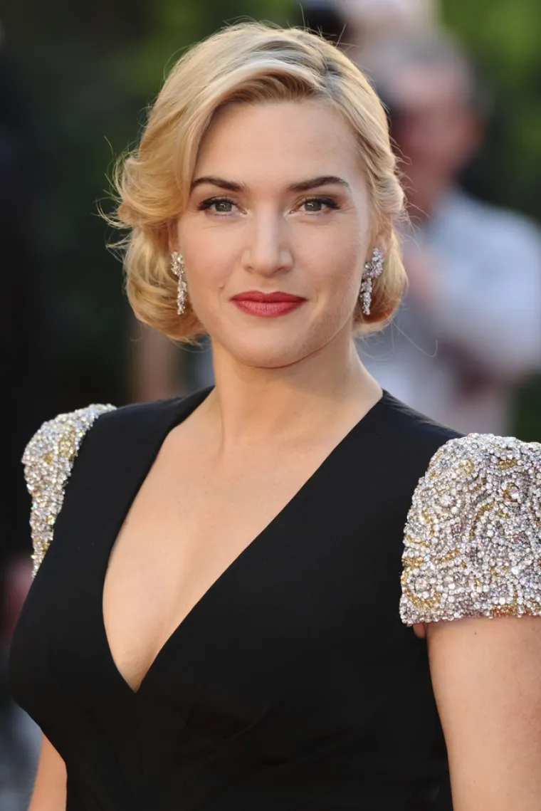 Kate Winslet odbija otići pod nož jer su joj roditelji zabranili. Ona sebe smatra &quot;prirodnom ljepoticom&quot;: Winslet inzistira: &quot;Nikada neću popustiti.&quot; Štoviše, objasnila je: &apos;&apos;Ja sam glumica, ne želim zamrznuti izraz svog lica.&apos;&apos;
