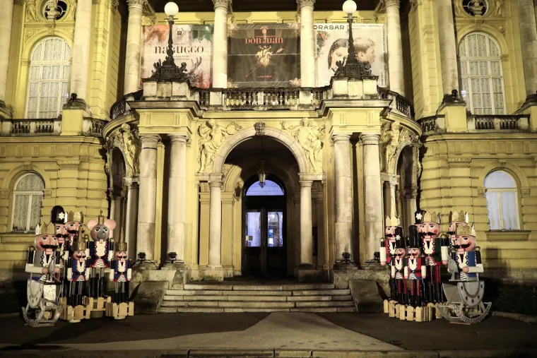 Štandovi, lampice i Orašari! Zagreb spremno dočekuje prvi adventski vikend!