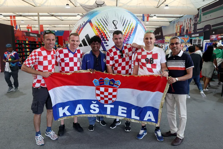 Sve je u kockicama: Hrvatski navijači preplavili Dohu i željno iščekuju utakmicu protiv Kanade