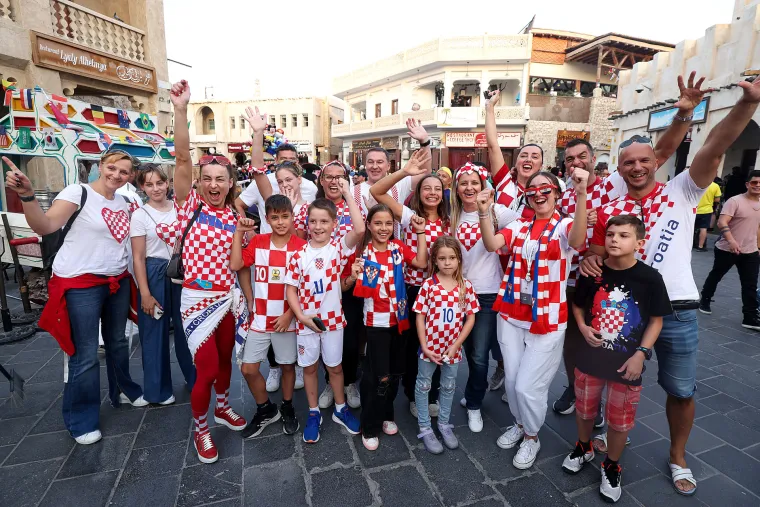 Sve je u kockicama: Hrvatski navijači preplavili Dohu i željno iščekuju utakmicu protiv Kanade
