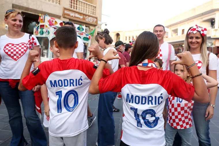Sve je u kockicama: Hrvatski navijači preplavili Dohu i željno iščekuju utakmicu protiv Kanade
