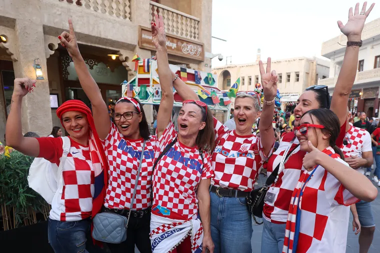 Sve je u kockicama: Hrvatski navijači preplavili Dohu i željno iščekuju utakmicu protiv Kanade