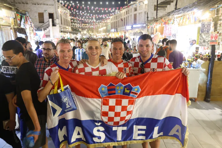 Sve je u kockicama: Hrvatski navijači preplavili Dohu i željno iščekuju utakmicu protiv Kanade
