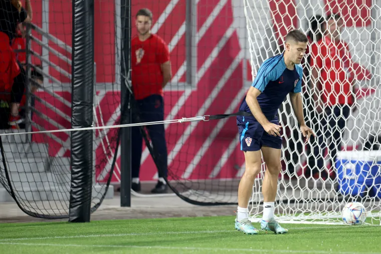 Vla&scaron;ić se vratio na trening reprezentacije, no jedan Vatreni ga je propustio zbog bolova