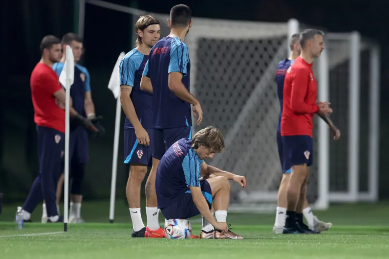 Vla&scaron;ić se vratio na trening reprezentacije, no jedan Vatreni ga je propustio zbog bolova