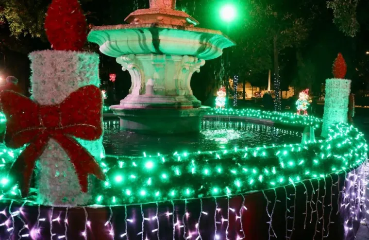 Fascinantne slike adventskog ugođaja u Splitu i Zadru: Sve odi&scaron;e toplom atmosferom
