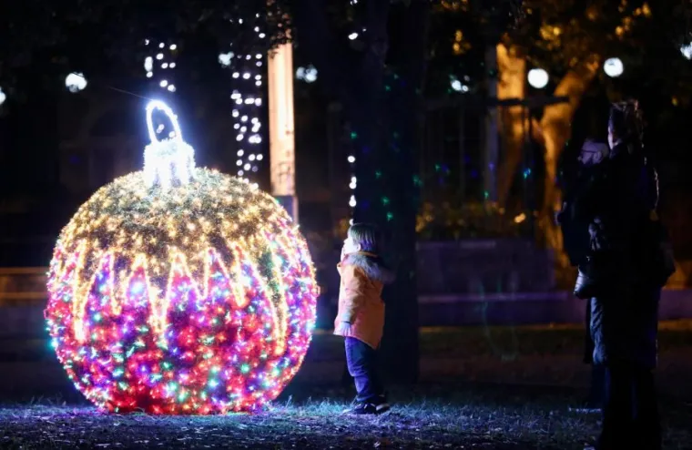 Fascinantne slike adventskog ugođaja u Splitu i Zadru: Sve odi&scaron;e toplom atmosferom