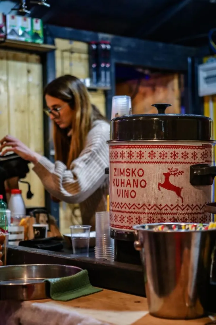 Fascinantne slike adventskog ugođaja u Splitu i Zadru: Sve odi&scaron;e toplom atmosferom