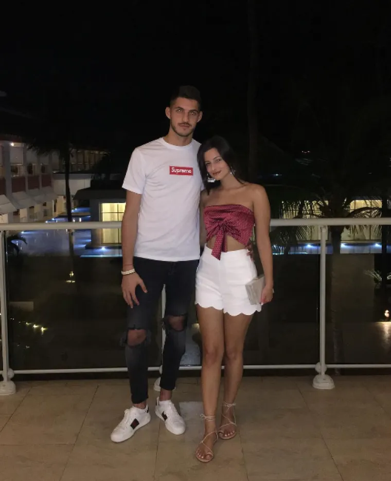 Vratar kanadske reprezentacije, 25-godišnji James Pantemis, trenutačno je u vezi s Nektariom Karambelas. Upoznali su se 2017. godine, a nedavno su proslavili i petu godišnjicu. 