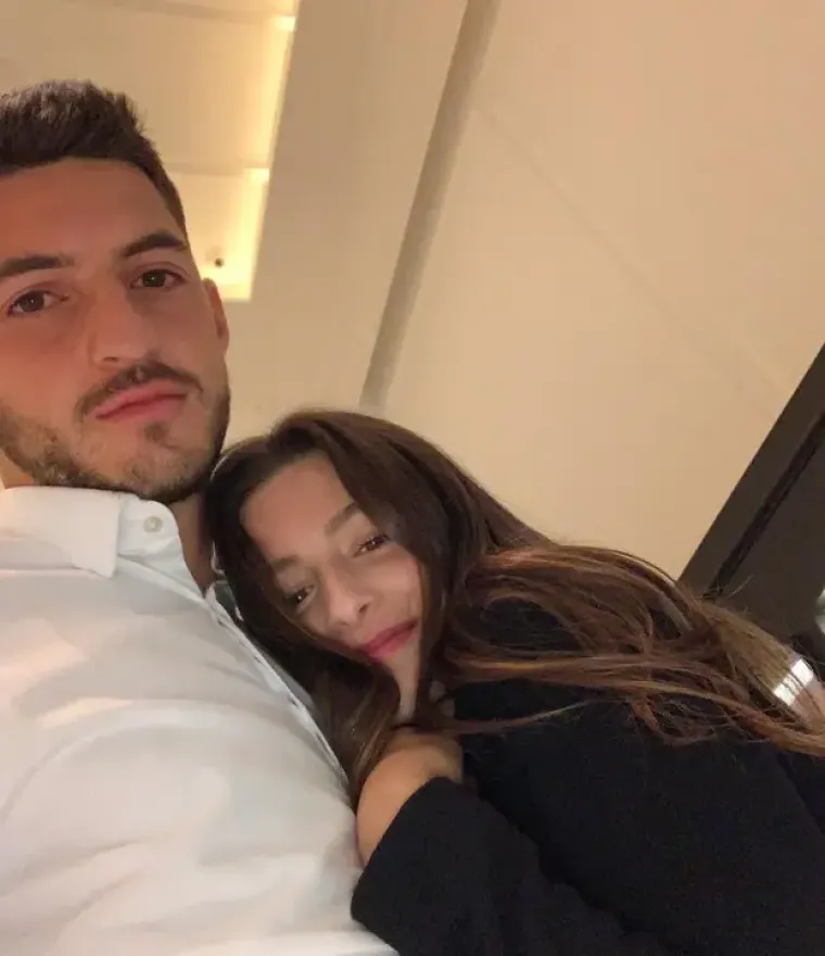 Nektarija radi kao produkcijski menadžer brenda luksuznog nakita Katherine Karambelas. 