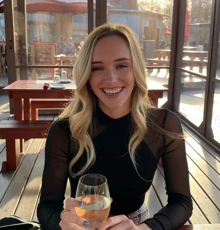 Pesavento je igrala tenis za Sveučilište Wake Forest u Sjevernoj Karolini. Osim toga, radila je kao privatna instruktorica tenisa tijekom studiranja, a sada je virtualna njegovateljica. Talentirana je umjetnica i prodaje slike na svojoj stranici Peyton’s Palette.