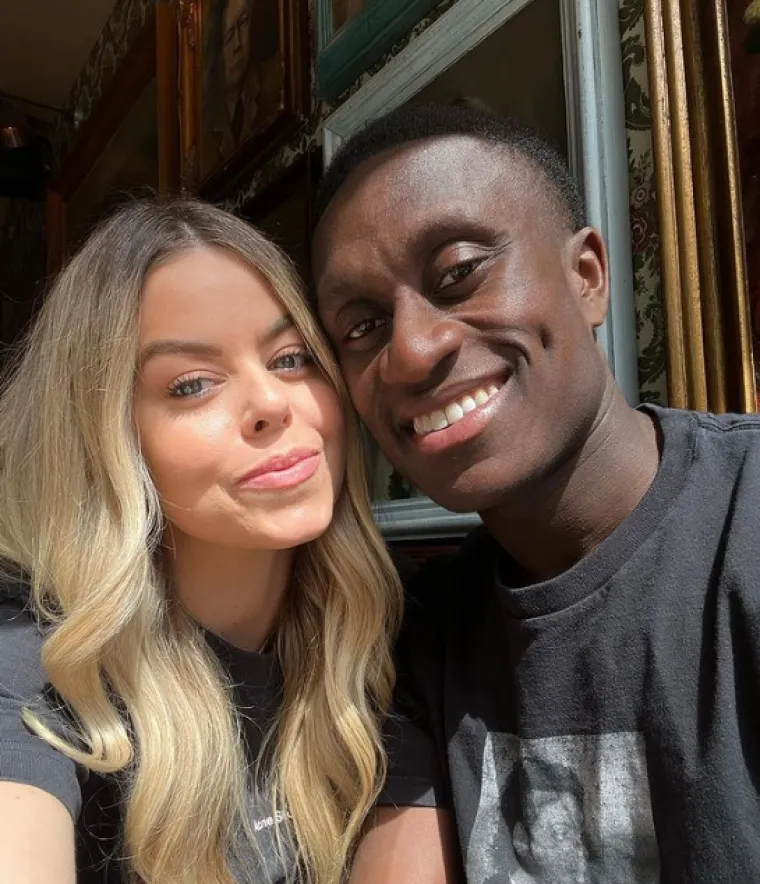 Par se službeno vjenčao ranije ove godine, a zajedno imaju i sina Elijaha Zae. Melanie inače radi kao stilistica.