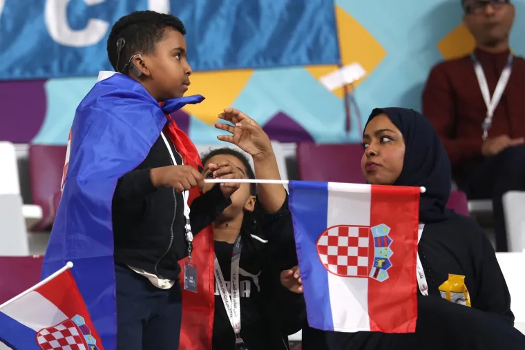 Nepoznata ljepotica u hidžabu odlučila navijati za Hrvatsku: Mlada navijačica prva je priča SP-a