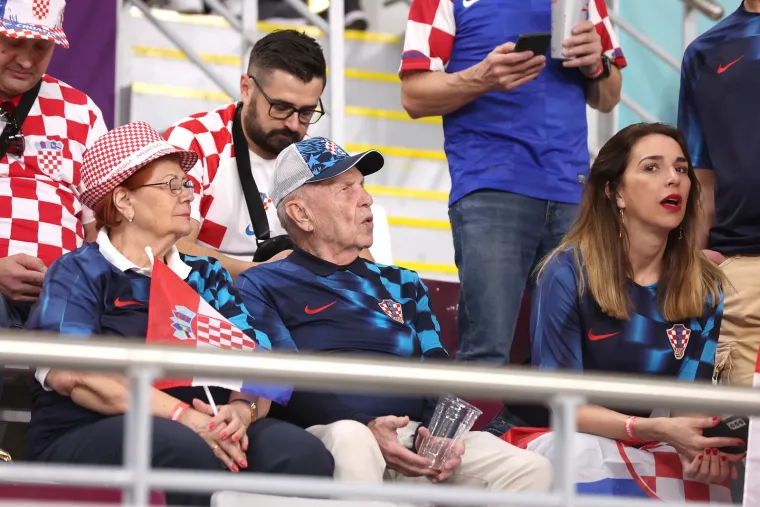 Poznata lica prate utakmicu Hrvatske i Kanade: Stigla obitelj Vatrenog i biv&scaron;a predsjednica