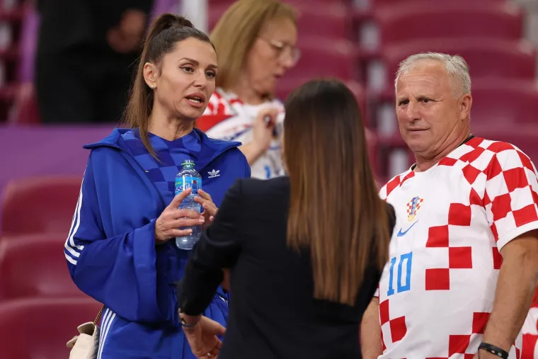 Poznata lica prate utakmicu Hrvatske i Kanade: Stigla obitelj Vatrenog i biv&scaron;a predsjednica