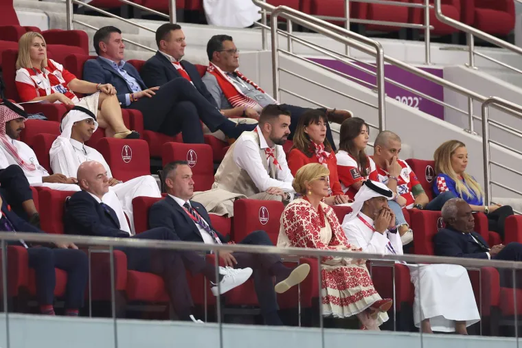 Ma kakva Ivana Knoll, Kolinda u narodnoj nošnji ukrala šou na tribinama