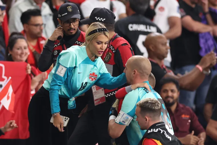 Sneki Borjan jutros je javno objavila poruke koje su ona i Milan dobili, kao i brojeve tih ljudi: 'Instagram ste nam blokirali s najstra&scaron;nijim uvredama...'