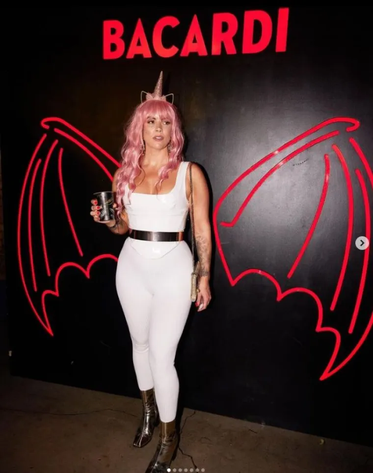 Iako otvoreno govori o samačkom životu, priznaje da bi bilo divno kada bi jednog dana mogla pronaći ljubav. Već je bila zaljubljena i zna da jednog dana može pronaći savr&scaron;enog partnera. No, za Clairu je jedna velika prednost starenja to &scaron;to je stvarno upoznala i zavoljela samu sebe te točno zna &scaron;to želi od partnera. A &scaron;to se tiče usamljenosti - to nije ne&scaron;to oko čega se brine. "Ne osjećam se usamljeno. Mnogo je ljudi u vezama koji se osjećaju usamljeno. Biti u vezi ne čini vas sretnima", istaknula je Claira.