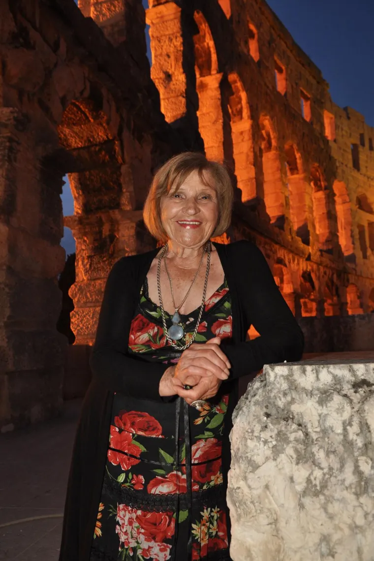&quot;Ne osjećam se kao da imam toliko godina. Nedavno sam bila na sistematskom pregledu, a kad je doktor vidio snimku mojih pluća, bio je uvjeren da ne pušim, jer su mi pluća bila skroz čista. Rekla sam mu da palim jednu za drugom, a on je bio šokiran. Objasnio mi je da je to zato što pušim na cigaršpic&quot;, našalila se Mira.