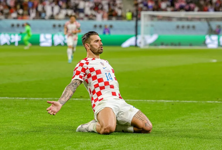 Jeste li primijetili tetovažu Marka Livaje? Na nozi ima posebnu poruku: Pokazao ju je protiv Kanađana