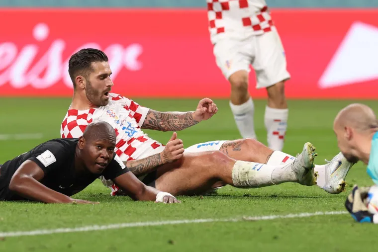 Jeste li primijetili tetovažu Marka Livaje? Na nozi ima posebnu poruku: Pokazao ju je protiv Kanađana