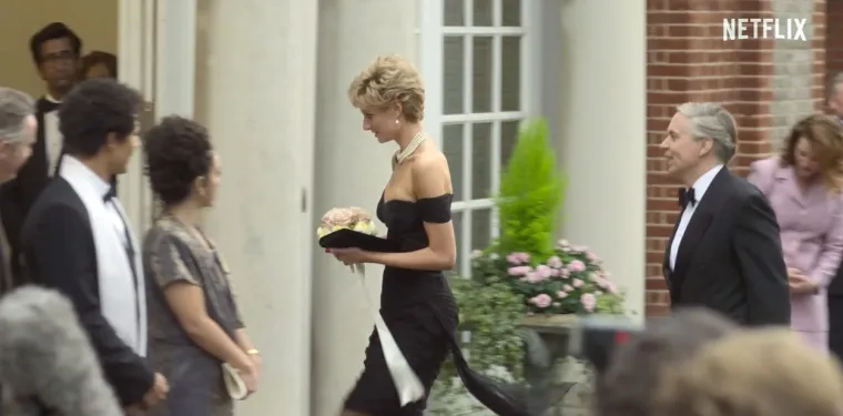 Lady Glenconner nije jedina koja je imala o&scaron;tre kritike prema "Kruni". Glumica Judi Dench je napisala otvoreno pismo The Timesu u listopadu tvrdeći da bi Netflix bio "okrutno nepravedan" da uz svaku epizodu ne naznači da je serija djelo povijesne fikcije.