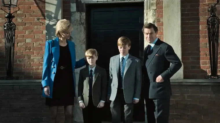 Najnovija sezona "Krune" pojavila se 9. studenoga i usredotočuje se na turbulentni raspad braka princeze Diane i princa Charlesa, eskalaciju njegove veze s budućom kraljicom suprugom Camillom, požar u dvorcu Windsor 1992. i Dianin intervju za BBC Panoramu 1995. godine.