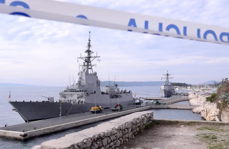 Američki i španjolski ratni brodovi stigli u Split, usidreni u luci