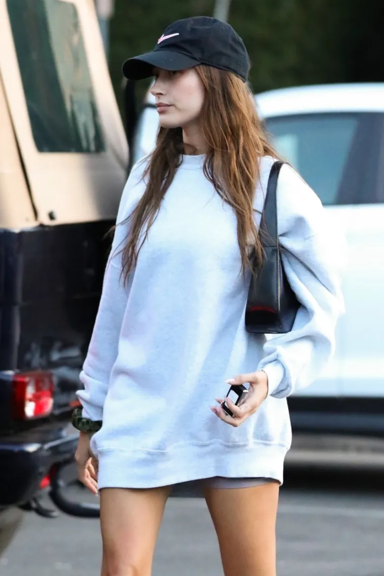 Zbog naglašenog trbuščića šuškalo se da je trudna, Hailey Bieber otkrila mučnu istinu: 'Zbog toga ovako izgledam'