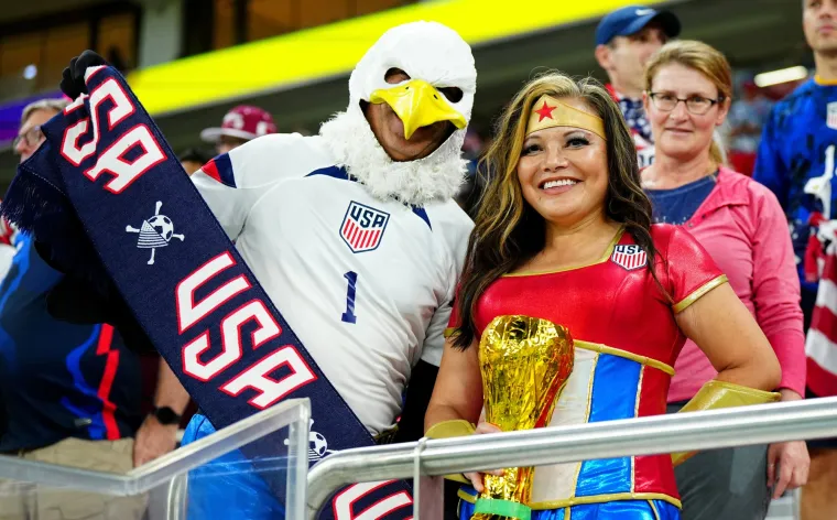 Rat na travnjaku, mir i ljubav na tribinama: Donosimo navijačke kadrove s dvoboja SAD-a i Irana