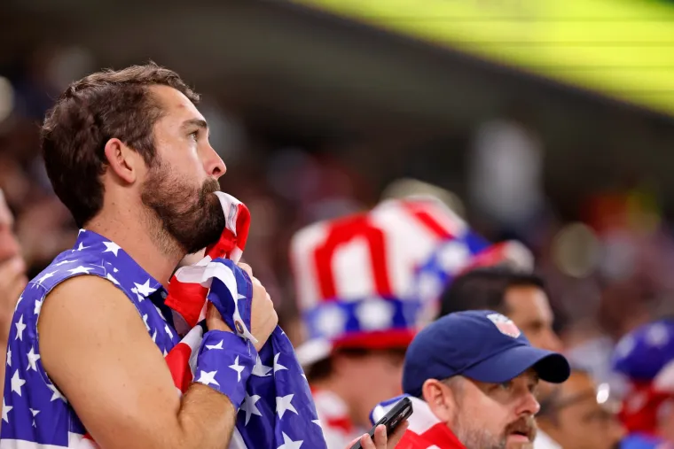 Rat na travnjaku, mir i ljubav na tribinama: Donosimo navijačke kadrove s dvoboja SAD-a i Irana