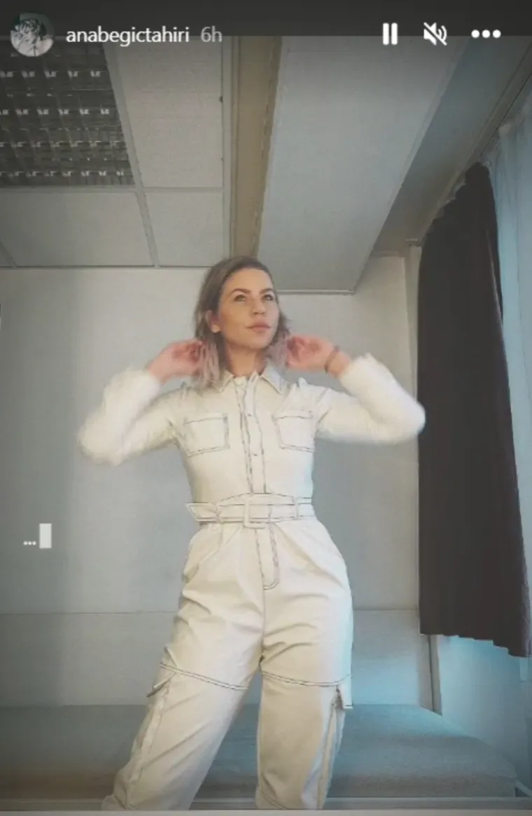 Tako je sada na Instagram storyju glumica objavila fotografiju u bež kombinezonu u kojem je još jednom pokazala nevjerojatan struk i figuru do koje je došla.