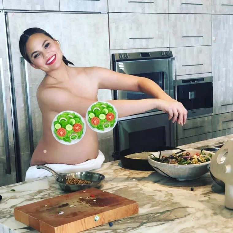 Glumačka karijera Chrissy Teigen također joj je polučila veliki uspjeh. Glumila je u samo nekoliko filmova, ali njezina serija u stilu sudnice &quot;Chrissy&apos;s Court&quot; debitirala je u travnju 2020. na Quibiju.