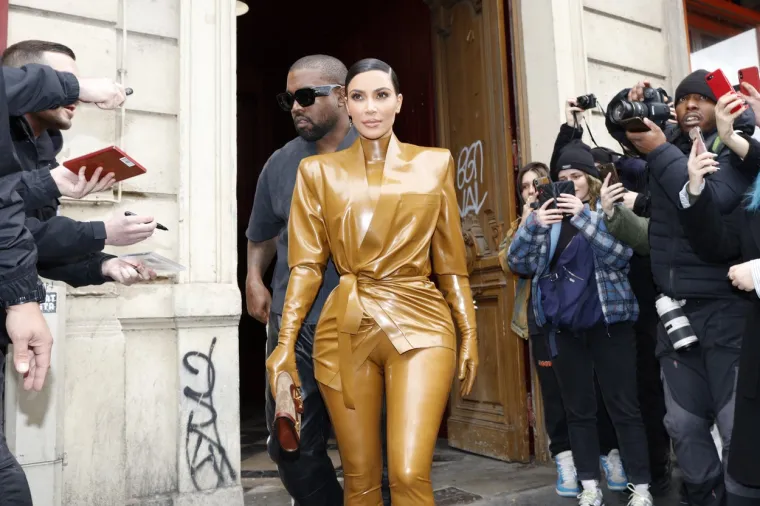 Podsjetimo, Kim i Kanye razišli su se nakon sedam godina braka, kada je Kim u veljači 2021. podnijela zahtjev za razvod. Iako je bilo nagađanja o njihovu pomirenju, bivši supružnici su ipak nastavili s procesom i konačno ga i završili.