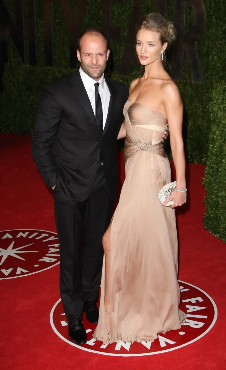 Godine 1900. prosječna razlika u godinama između parova bila je otprilike dvostruko veća nego 2000. godine; povijesno gledano, ljudi (osobito oni iz srednje i vi&scaron;e klase) bili su skloniji vjenčati se s nekim puno starijim ili puno mlađim od sebe.