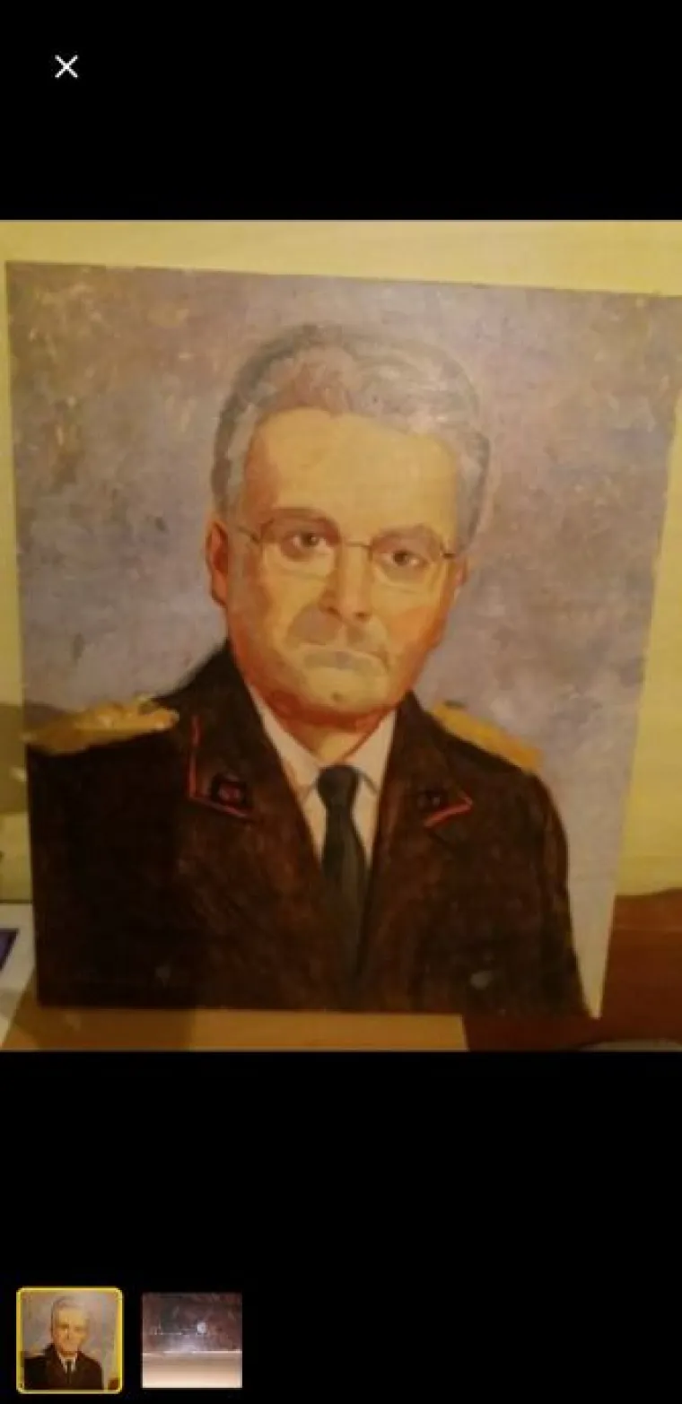 33,18 &euro; / 250 kn - Slika prvog hrvatskog predsjednika Franje Tuđmana. &Scaron;irina 50 cm, visina 60 cm, vinkovačkog akademskog slikara Milana Cime&scaron;e. Naslikana je 2001. godine tehnikom ulja na platnu.