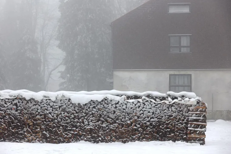 Pogledajte ovu snježnu rapsodiju u Gorskom kotaru, počeo je padati snijeg!